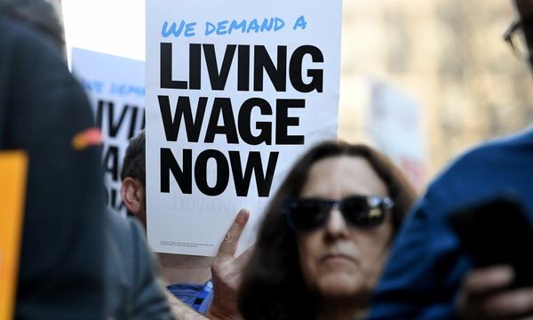 Significant increase in minimum wage won't cost jobs, Labor says