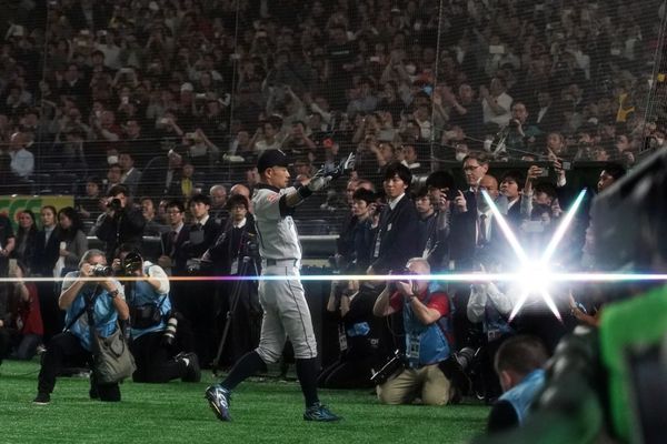 Ichiro walks off into history in 'sayonara' at Tokyo Dome