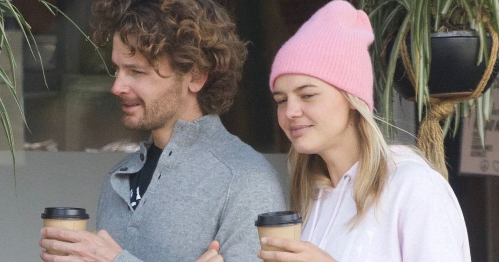 Kelly Rohrbach Rings Baywatch star flashes engagement ring amid rumours of…