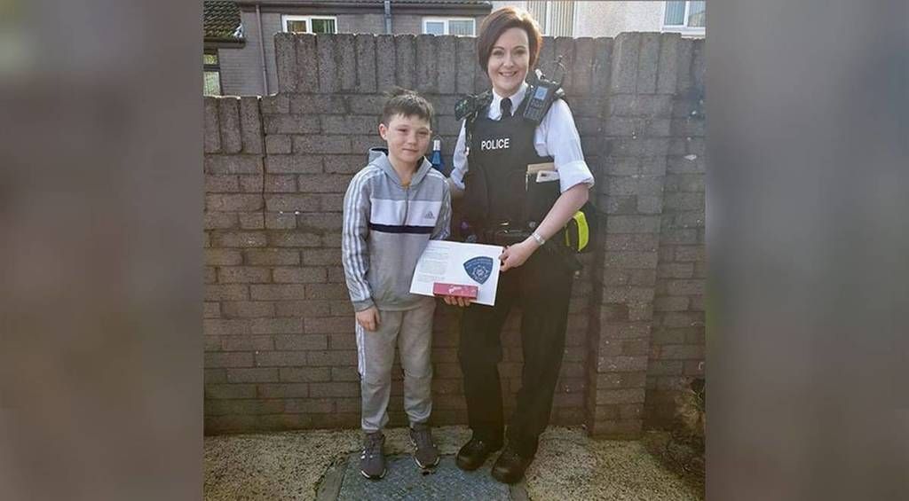 'What a hero looks like': Young boy saves teen girl…