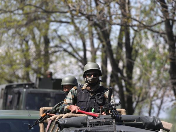 India bomb attack: Maoist rebels kill 16 paramilitary officers