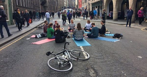 In pictures: Edinburgh's roads transformed into peaceful pedestrian walkways in Open Streets day