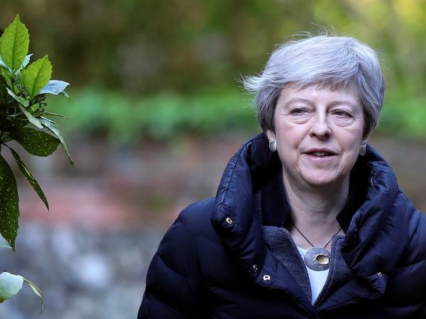Brexit: Theresa May to meet Corbyn as cabinet sets summer deadline for leaving EU