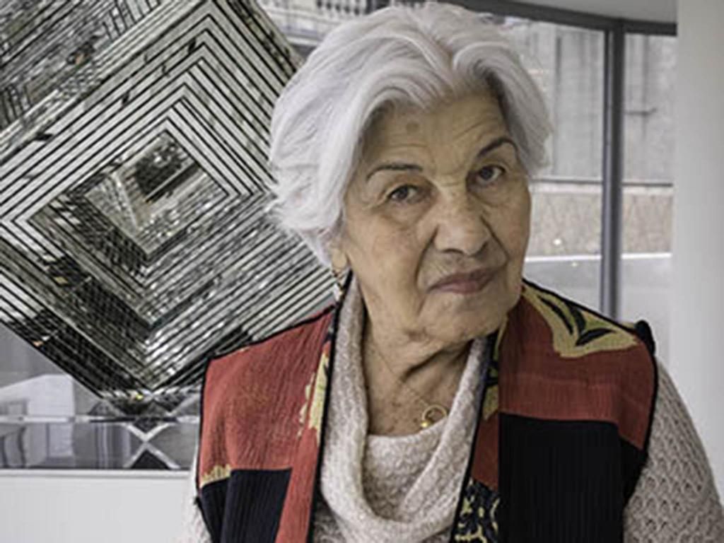 Monir Shahroudy Farmanfarmaian: Artist who mixed…