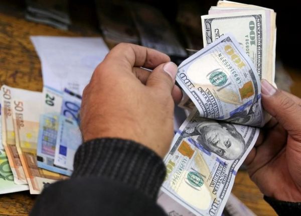 Dollar rises amid U.S.-China trade worries