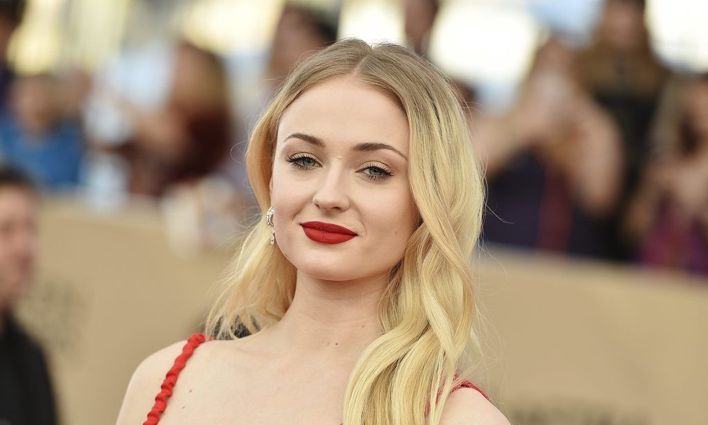 ‘game Of Thrones’ Star Sophie Turner Throws Support…