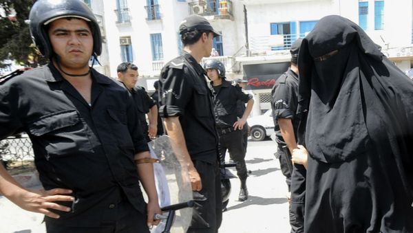 Tunisia bans niqab in government buildings