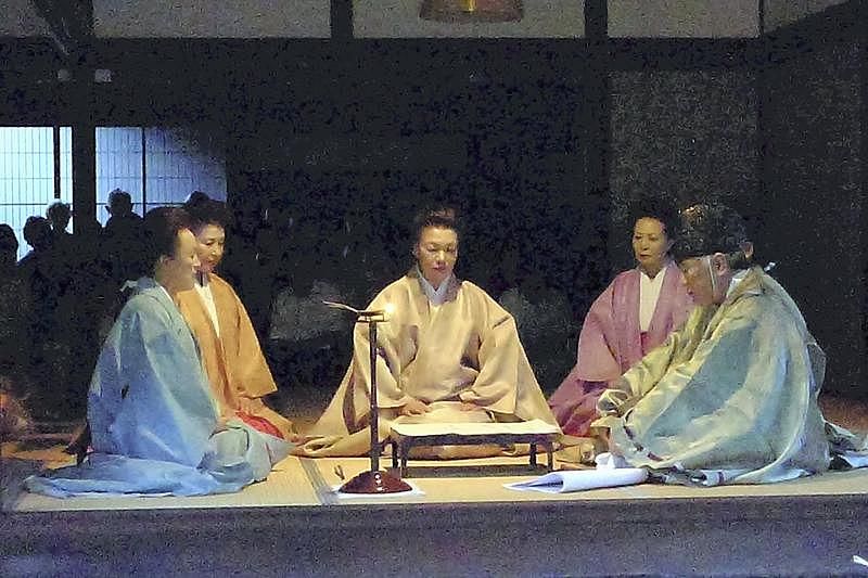 Kyoto's Reizei family passes down waka style bearing…