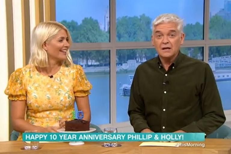 Holly Willoughby And Phillip Schofield Hilariously