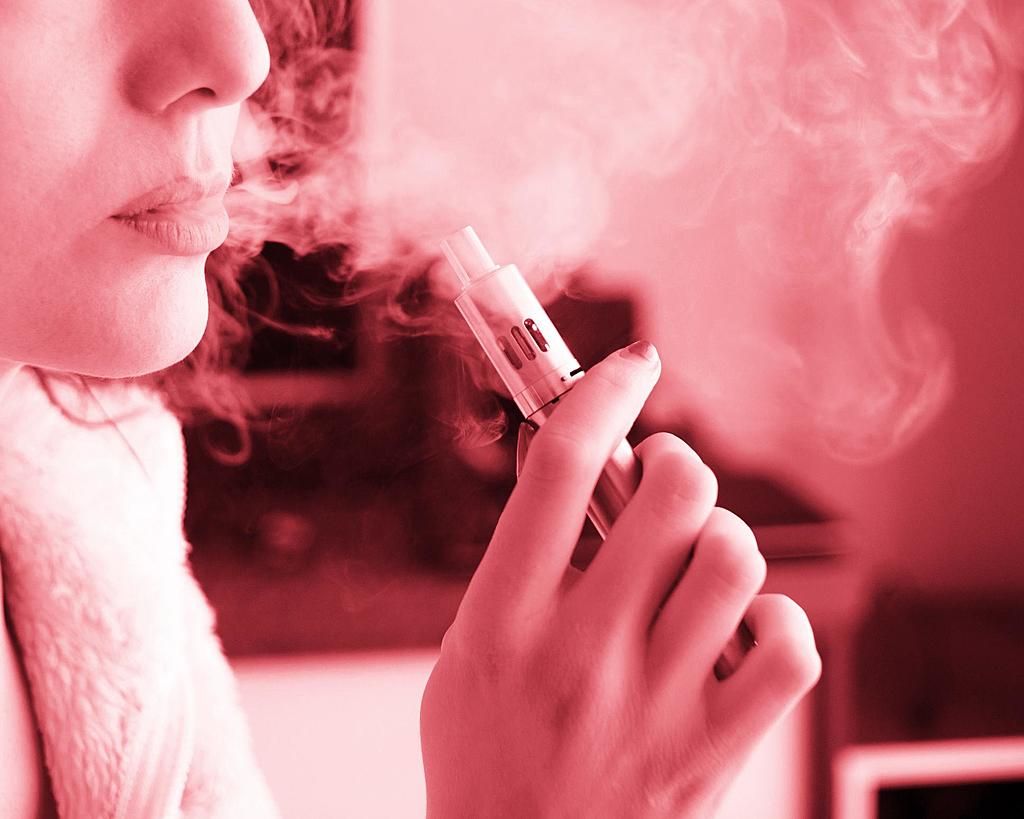 vaping-deaths-are-e-cigarettes-really-safer-than