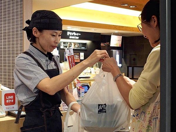 Retailers, restaurants seek to retain customers with deals