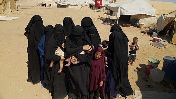 As Syrian troops move in, Australian IS captives plead 'don't let us fall into the hands of the regime'