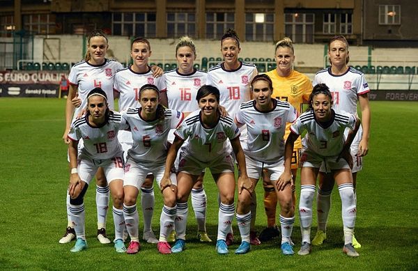 Women strike for minimum wage in Spanish football