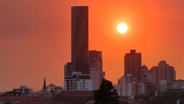 Bushfires, smoky cities and a thunderstorm asthma warning as east coast swelters