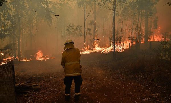 Australia fires: emergency bushfire warnings in NSW, Victoria and SA amid severe heat – as it happened