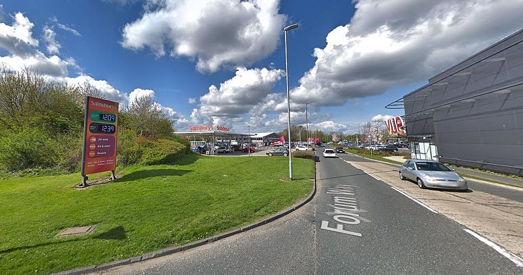 Two men arrested after police stop car in Longbenton…