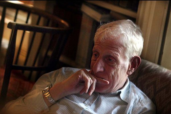 Jonathan Miller death: Theatre director and writer dies, aged 85