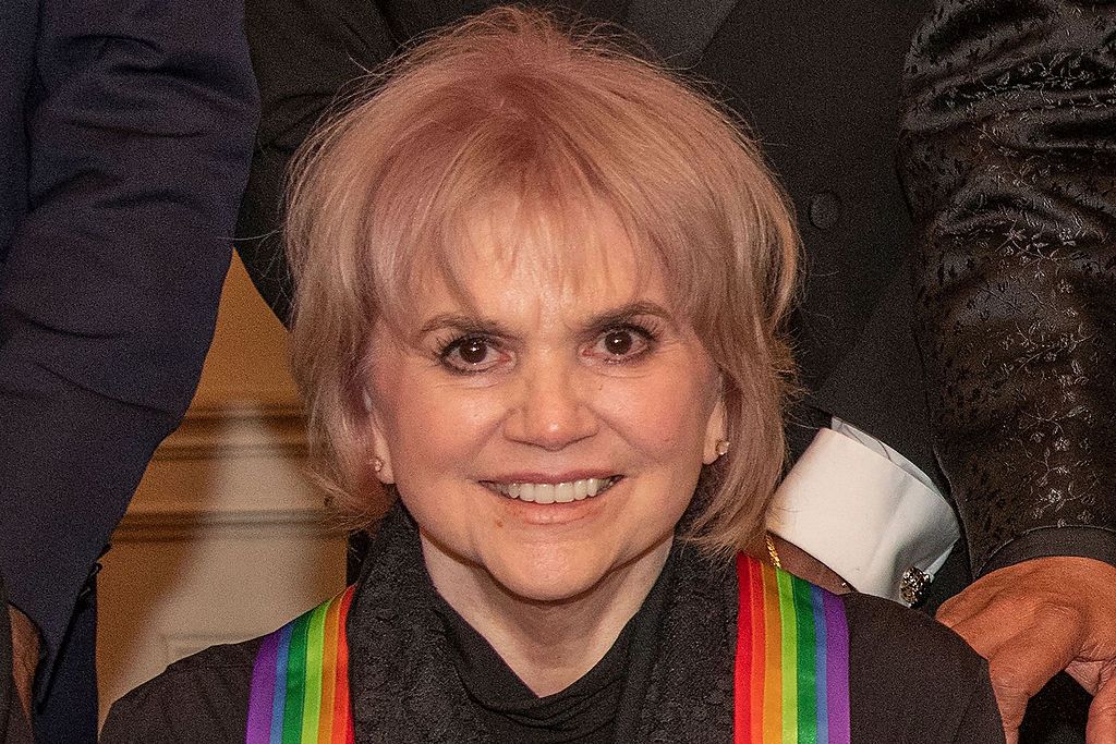 Linda Ronstadt Tells Mike Pompeo to His Face: 'He'll…