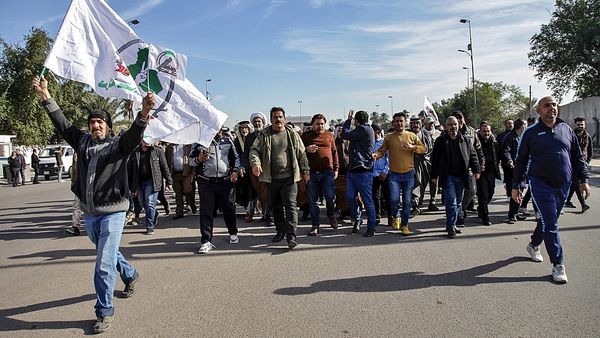 US troops fire tear gas at pro-PMF protesters in Baghdad