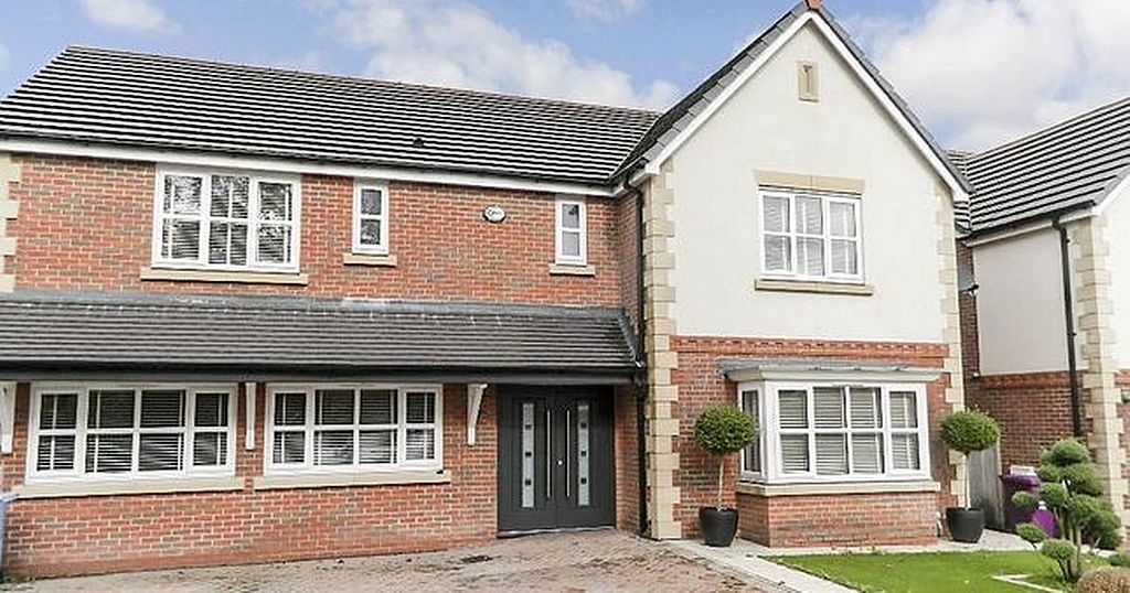 Inside £600k mansion with an outlandish interior…