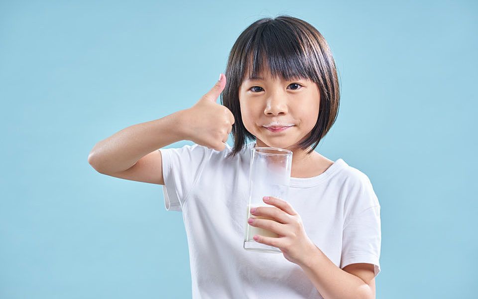 Fullcream milk banishes child obesity? A new study…