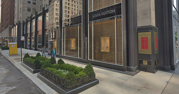 Louis Vuitton theft: Northbrook Court store robbed of $20K in purses -  Chicago Sun-Times