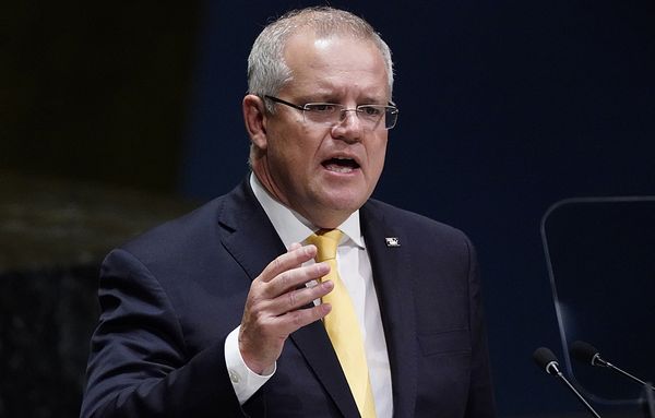 As bushfires threaten, Australian PM seeks greater federal powers