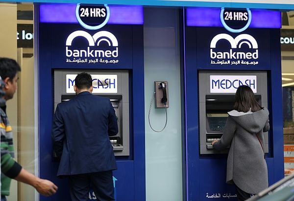 Lebanon prosecutor grills bankers over capital flight