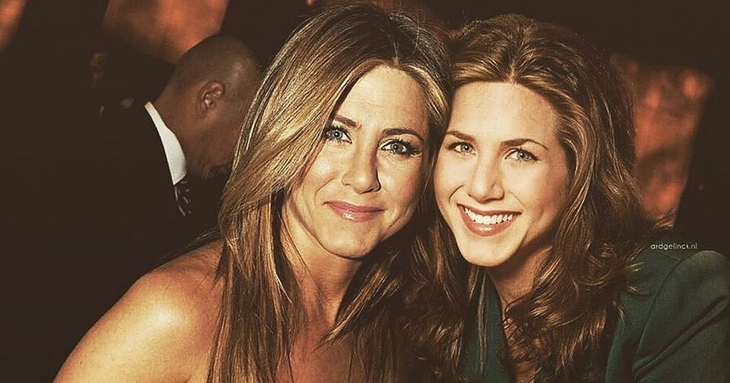 Friends cast pose with their younger selves in…(02)