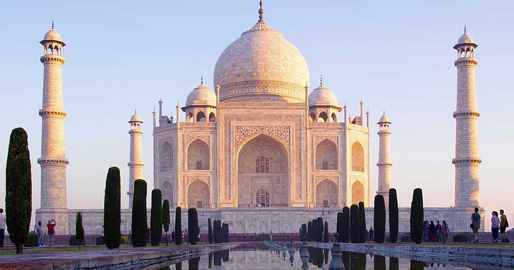 8 Taj Mahal facts including the tragic reason why it…