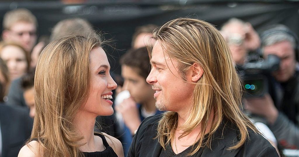 How Naked Angelina Jolie Seduced Brad Pitt During 