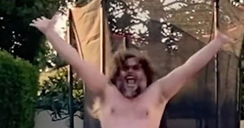 Jack Black goes shirtless as he makes epic TikTok…