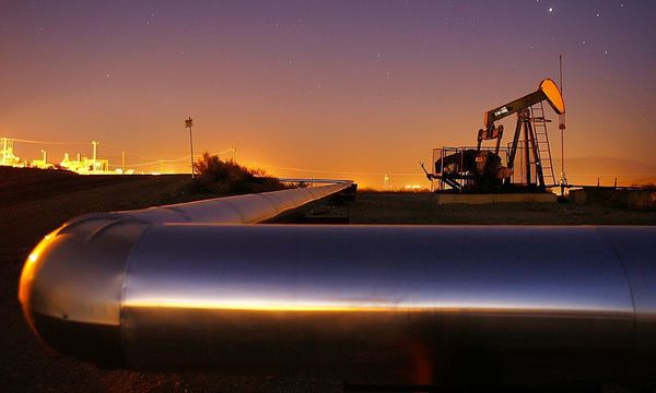 Trump pledges lifeline to US oil industry as prices fall below zero