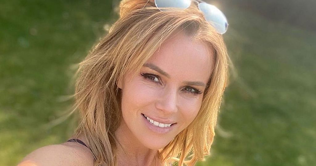 Amanda Holden Strips Off Fully Naked And Bounces On