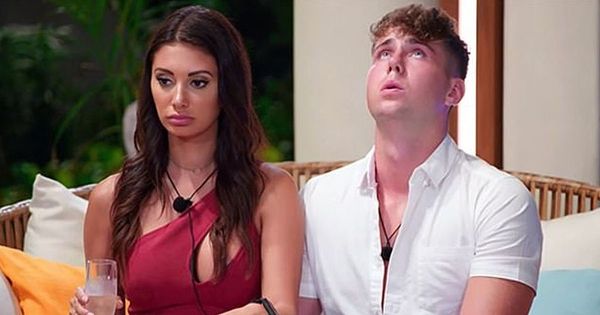 Too Hot To Handle's Chloe Veitch snubbed Love Island after 'being forced to  choose' - Mirror Online