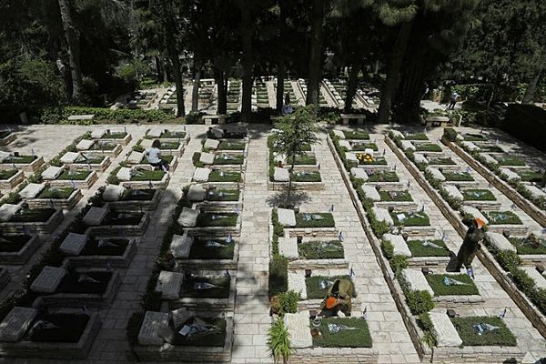 Israel plans gradual return to school from May 3