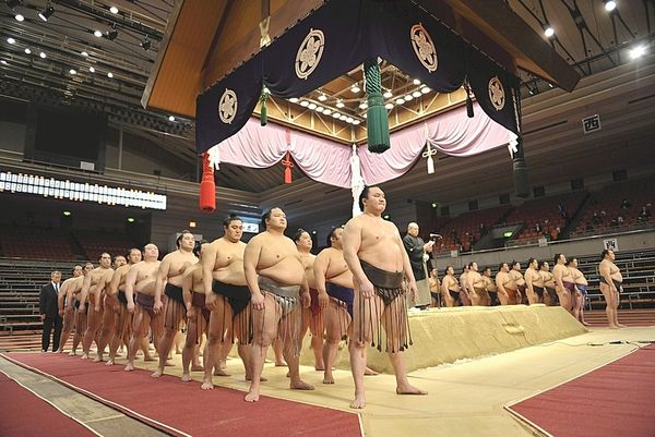 Coronavirus: All sumo wrestlers in Japan to undergo antibody tests