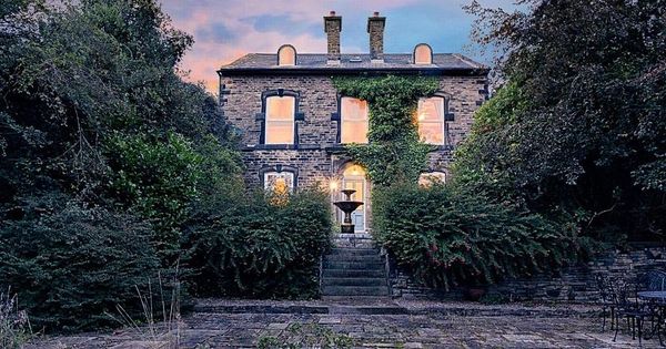Outdoor bars and pools, al fresco kitchens and even a private golf course - are these Manchester's most incredible gardens?