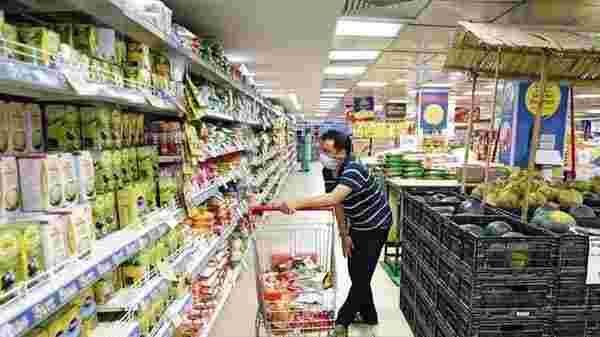 Non-vegetarian food consumption dips,, kiranas drag FMCG growth in April: Nielsen