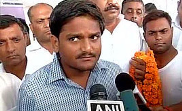 Hardik evades detention after holding meeting without permission