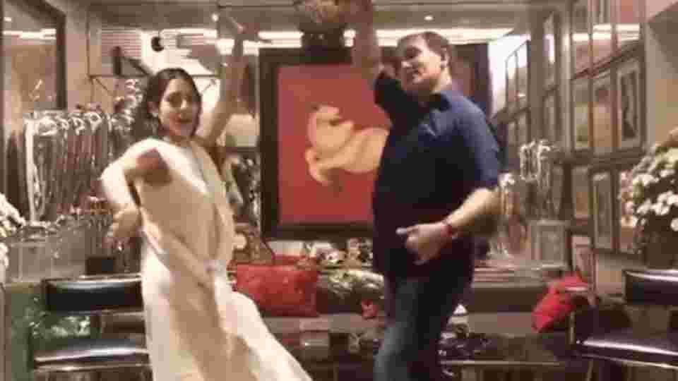 Sara Ali Khan Dances To Saat Samundar Paar In