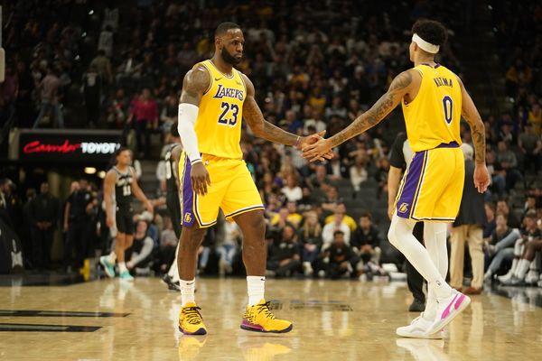 LeBron has 20, AD leaves, but Lakers bench shows out in scrimmage
