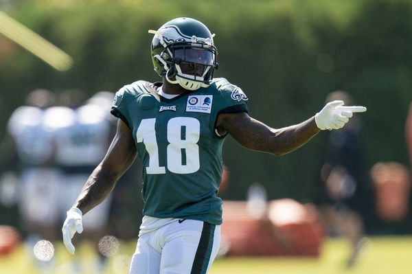 Eagles’ WR Jalen Reagor leaves scrimmage after suffering injury making a tackle following an interception
