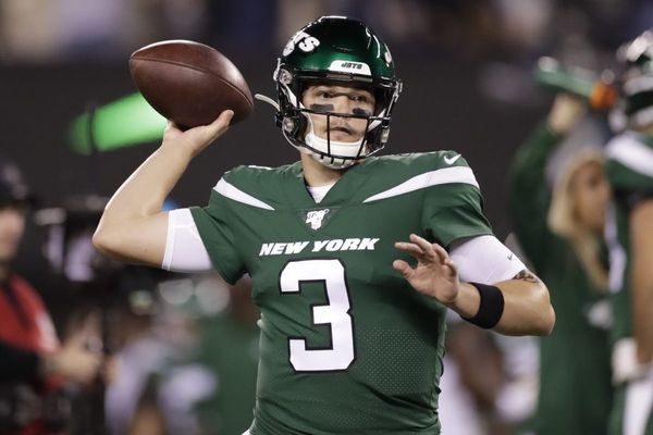 Explaining Jets’ QB plan after signing David Fales, Mike White to practice squad