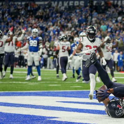 Former Deshaun Watson target and tight end Jordan Akins visiting the Browns