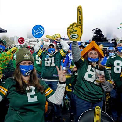 Who did Packers get in Doug Farrar’s trade-filled mock draft?