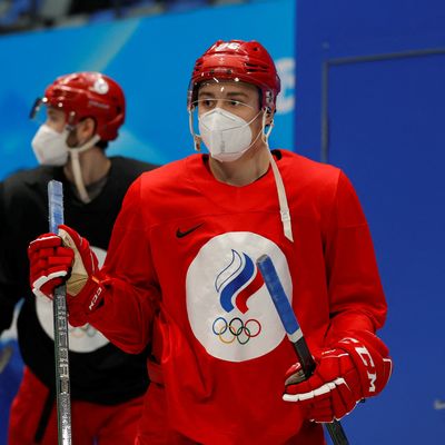 Russia doping suspension lifted, but war ban keeps athletes out