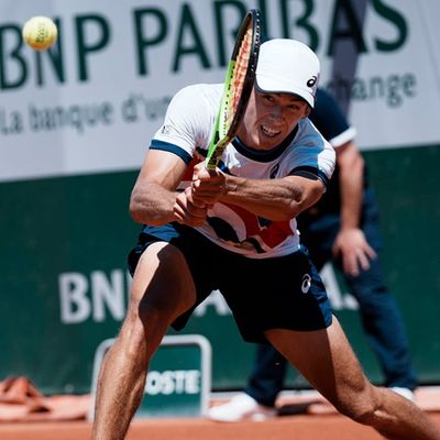 Alex de Minaur makes impressive start in French Open quest