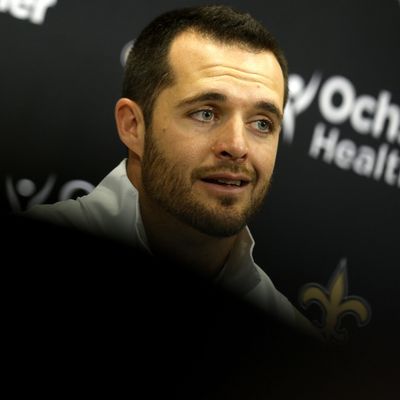 This projected 2023 stat line for Derek Carr would be a big disappointment