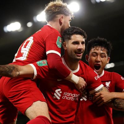 Dominik Szoboszlai’s rocket helps Liverpool avoid upset against Leicester